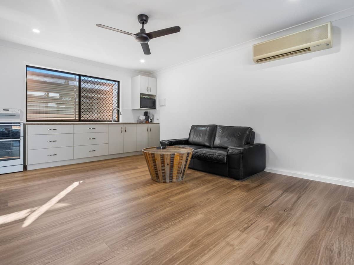 11 Megalong Street, Holland Park West - Thumbnail 17