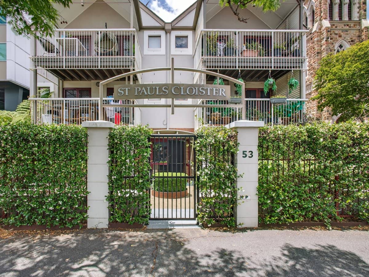 53 Saint Pauls Terrace, SPRING HILL - Thumbnail 1