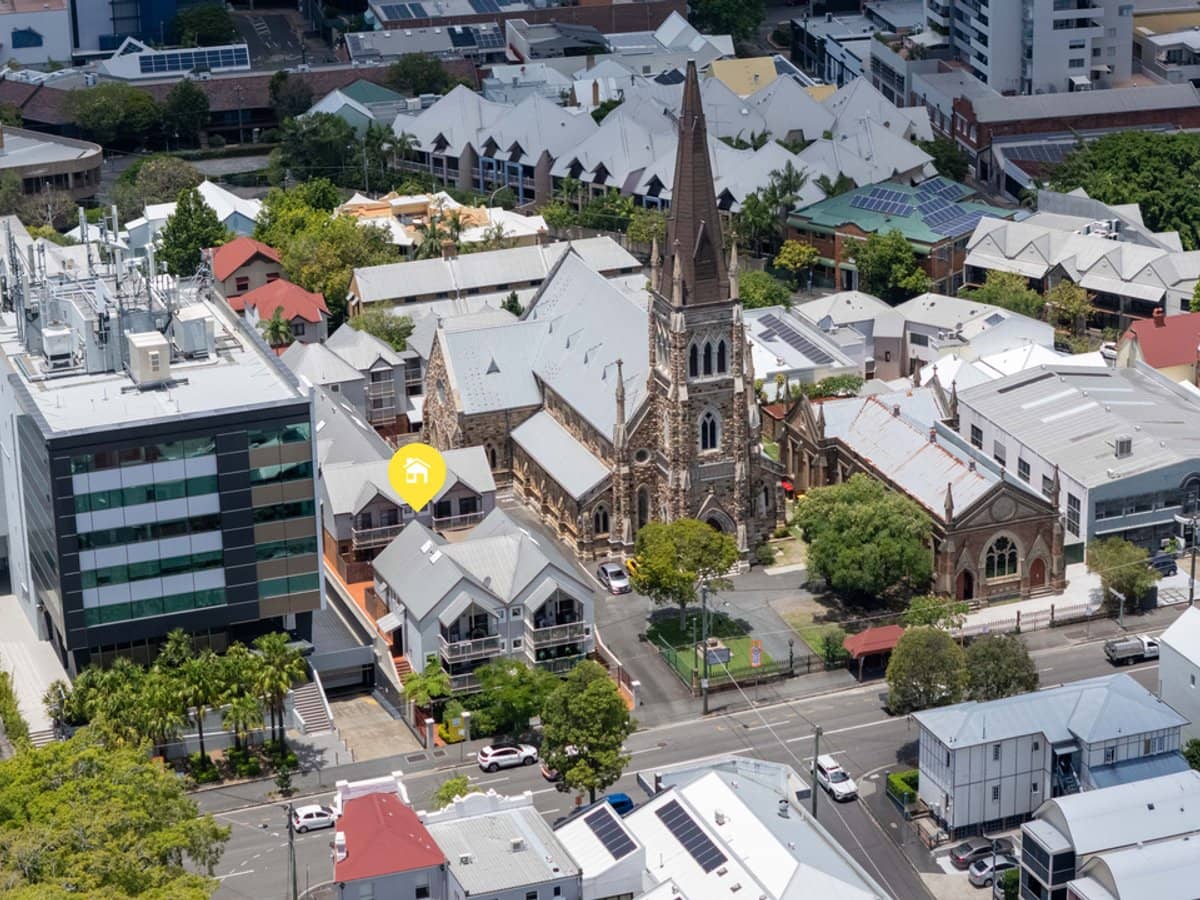 53 Saint Pauls Terrace, SPRING HILL - Thumbnail 2