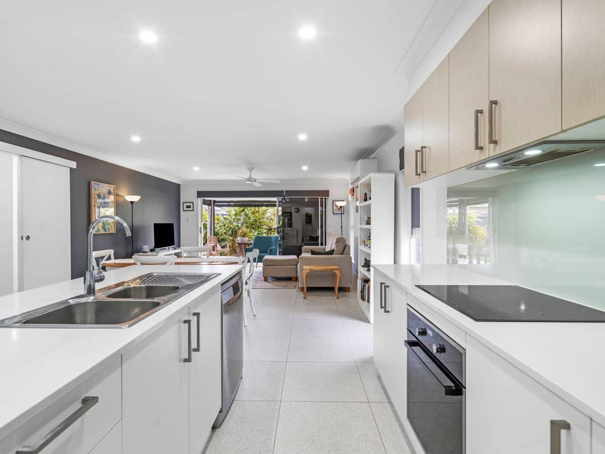 10 Octagonal Crescent, Beaudesert - Thumbnail 4