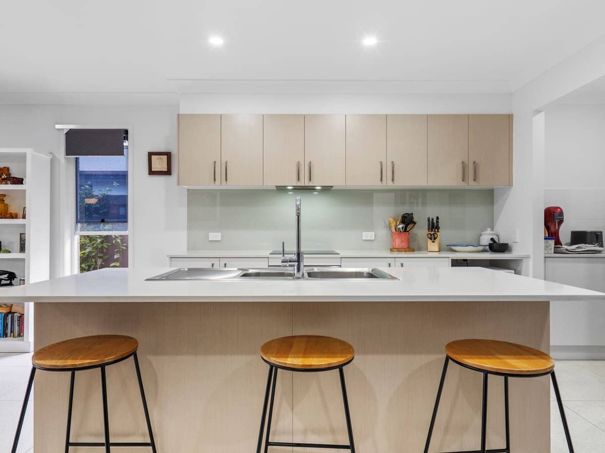 10 Octagonal Crescent, Beaudesert - Thumbnail 5