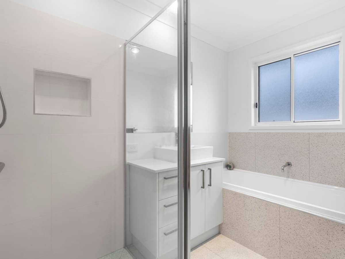 10 Octagonal Crescent, Beaudesert - Thumbnail 16