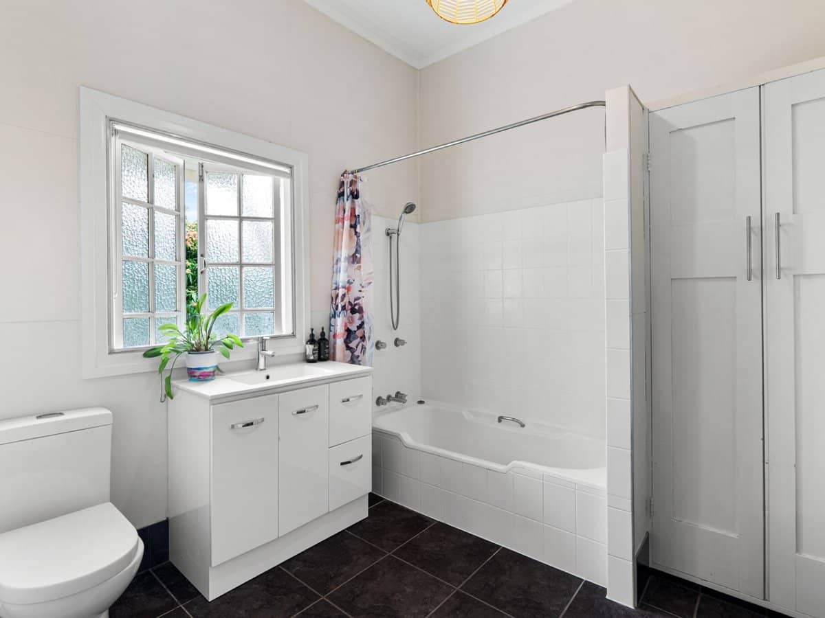 16 Cecil Road, Bardon - Thumbnail 10