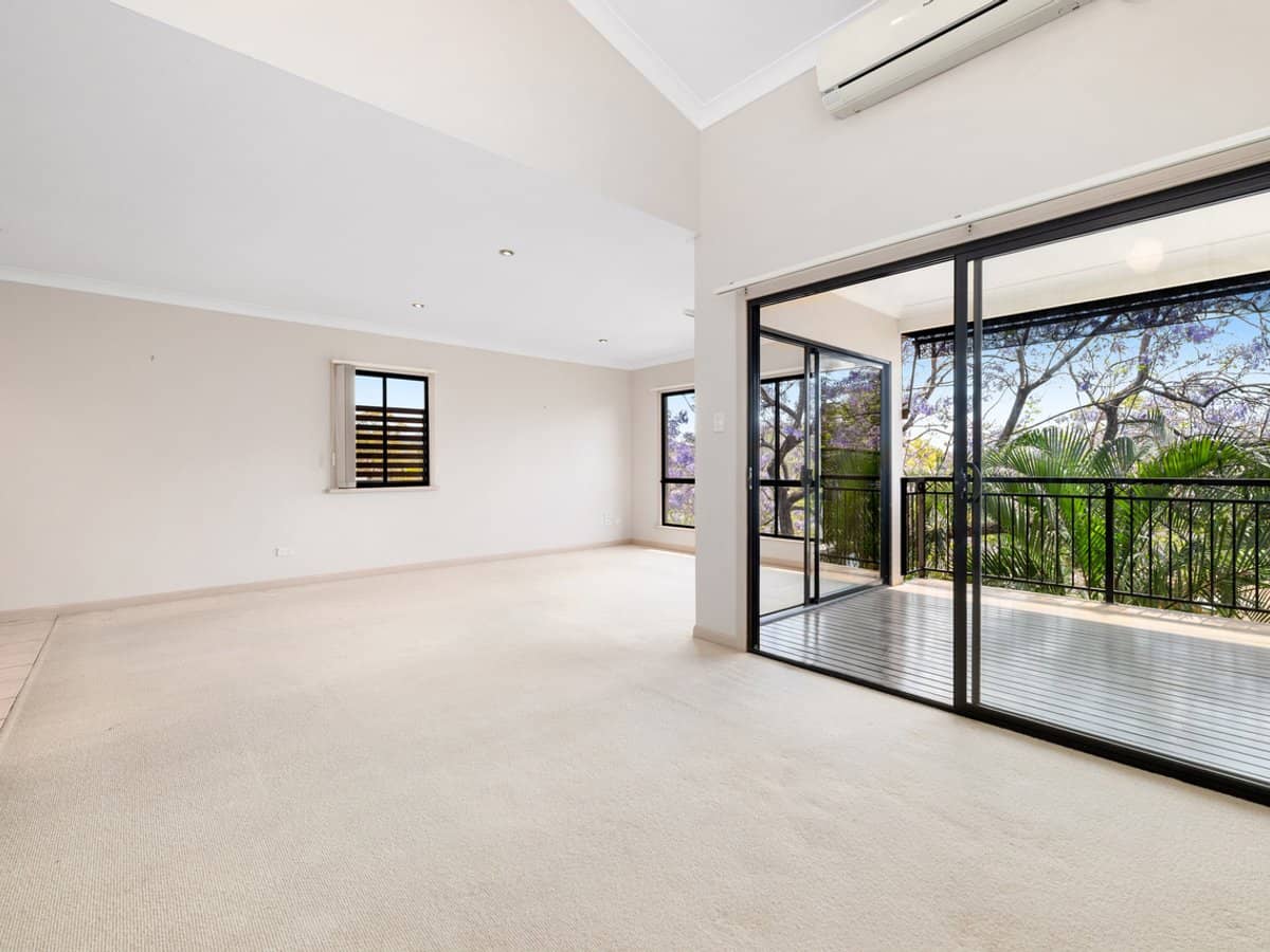 33 Simpsons Road, BARDON - Thumbnail 2