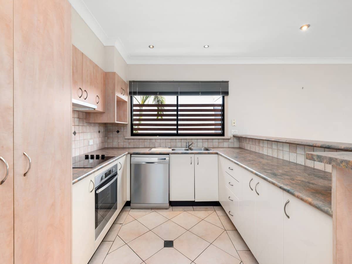 33 Simpsons Road, BARDON - Thumbnail 4