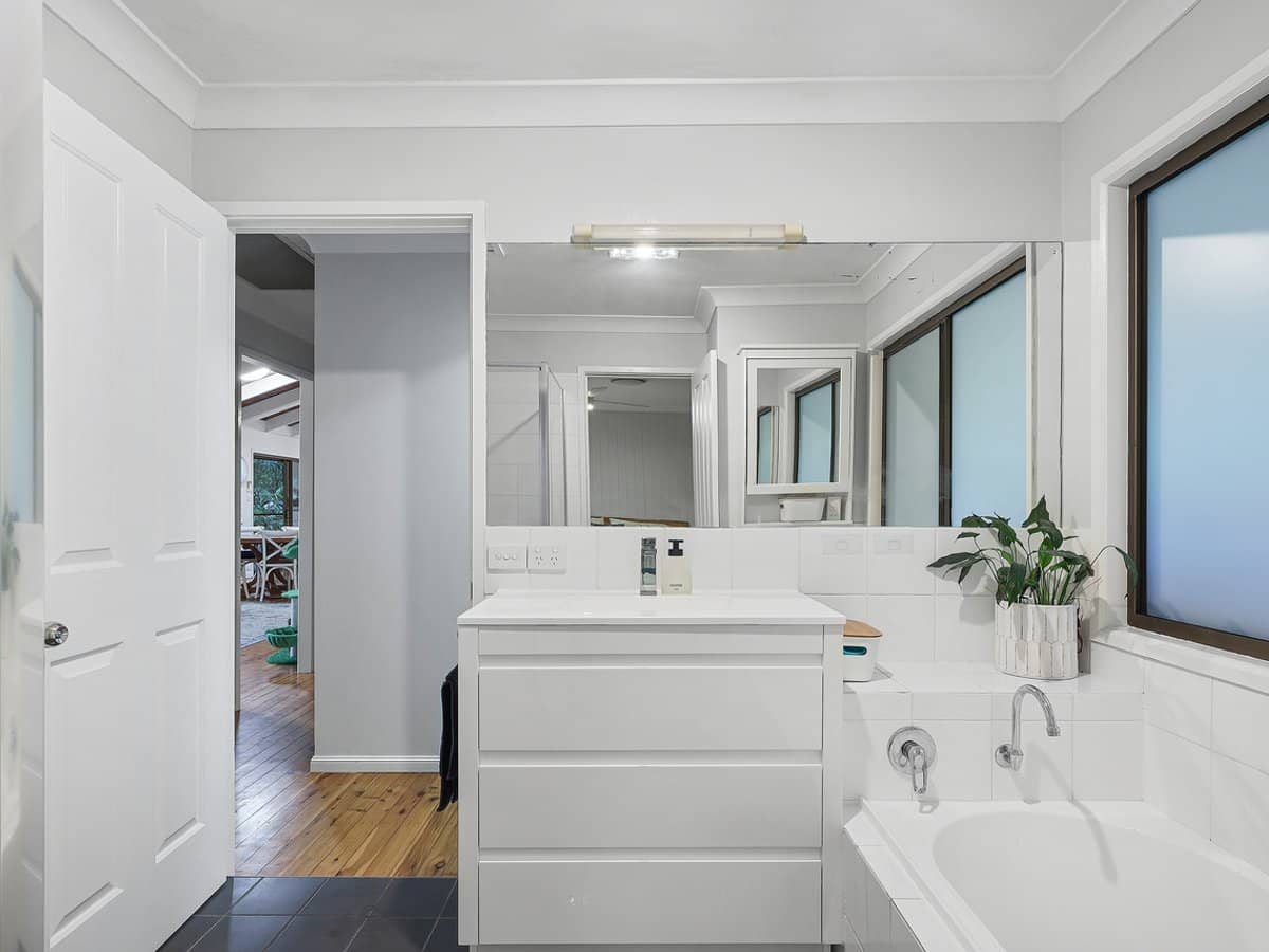 27 Lytham Street, INDOOROOPILLY - Thumbnail 11