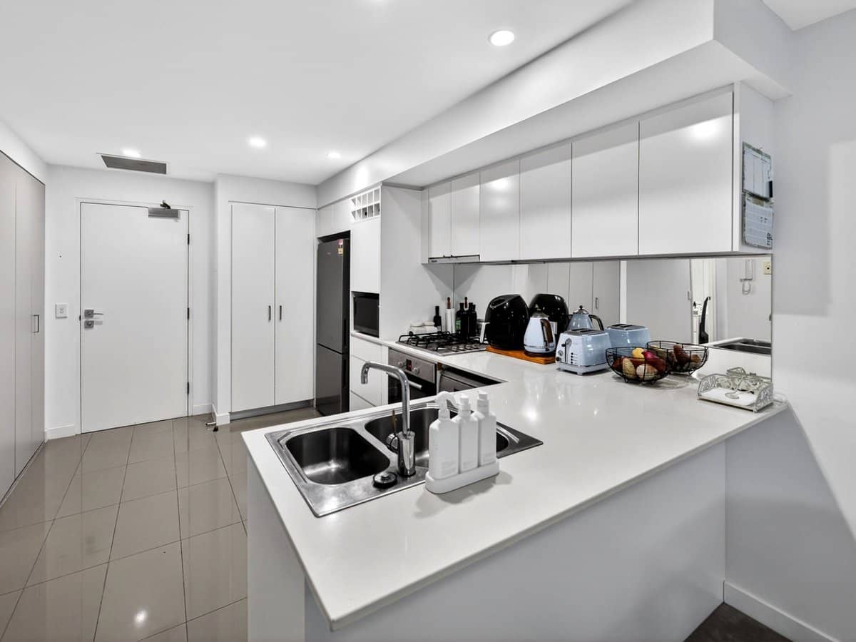 438 Marine Parade, Biggera Waters - Thumbnail 3