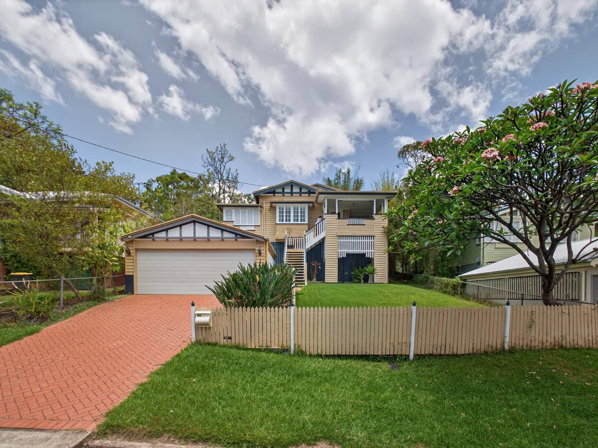 16 Vimy Street, BARDON - Thumbnail 1