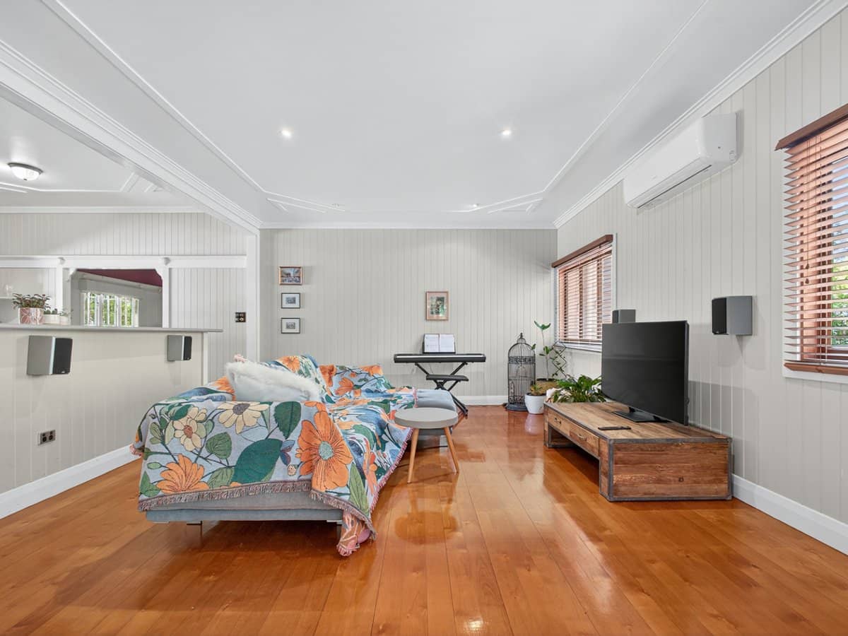 16 Vimy Street, BARDON - Thumbnail 5