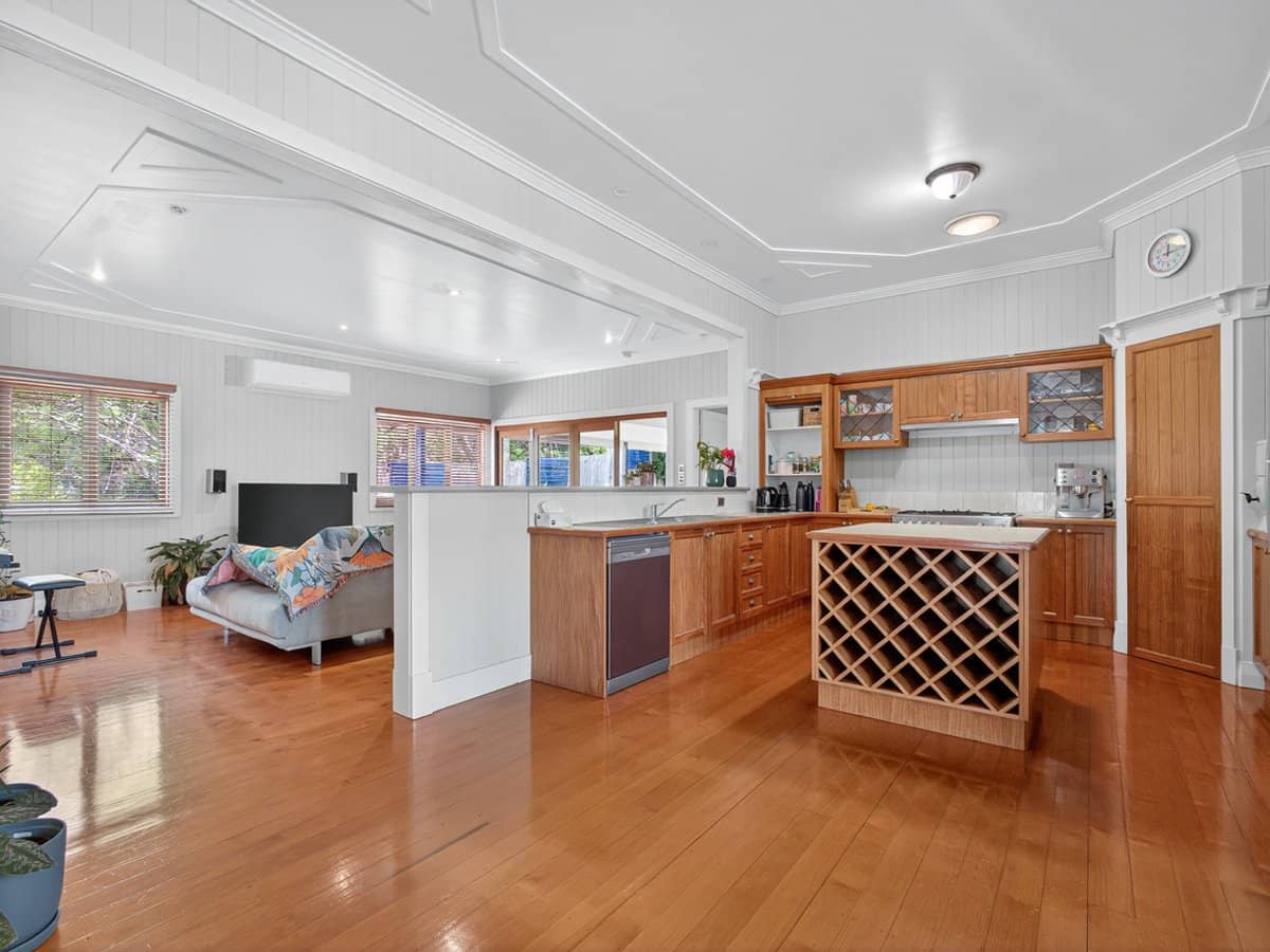 16 Vimy Street, BARDON - Thumbnail 7