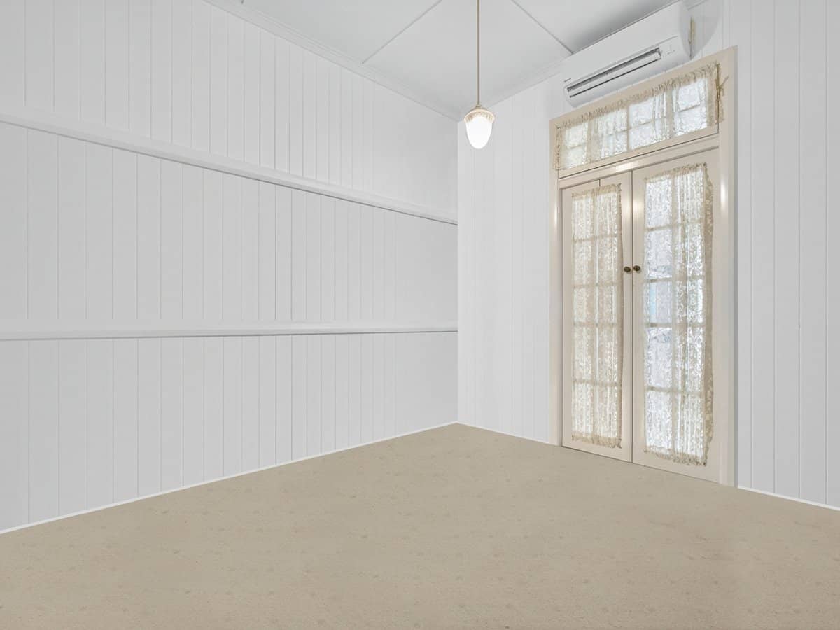 16 Vimy Street, BARDON - Thumbnail 11