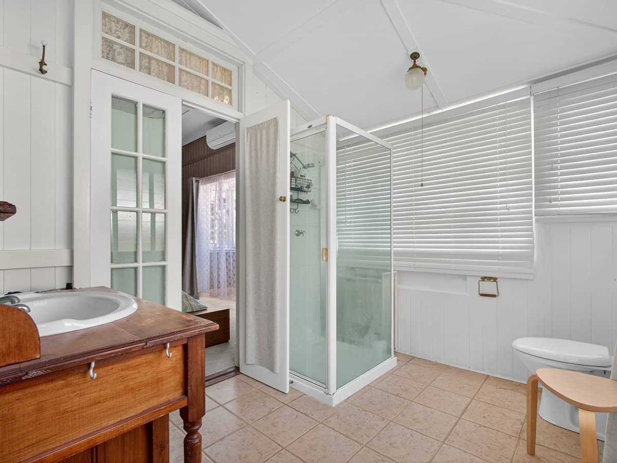 16 Vimy Street, BARDON - Thumbnail 12