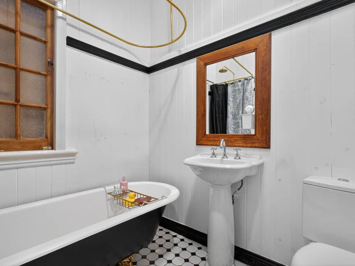 16 Vimy Street, BARDON - Thumbnail 14