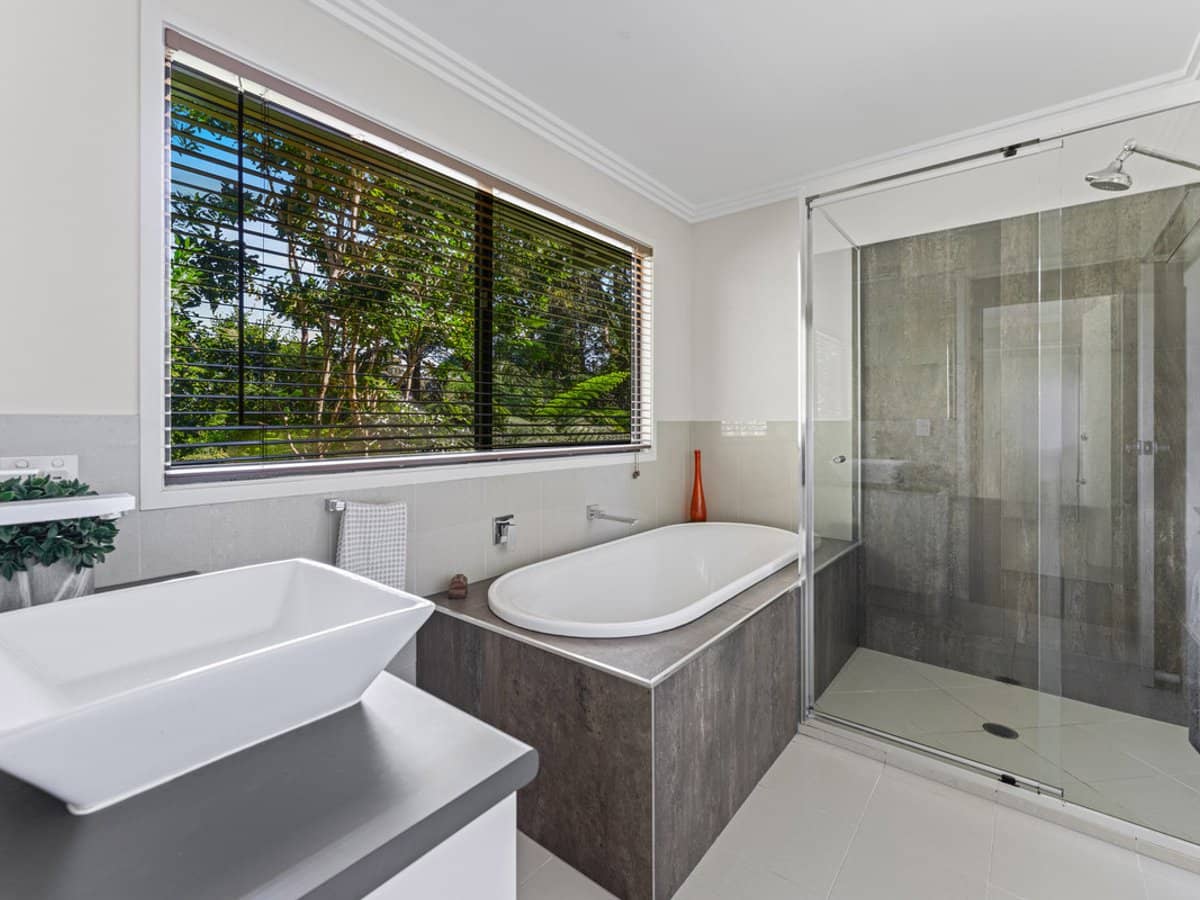 8 Banksia Road, SPRINGBROOK - Thumbnail 3