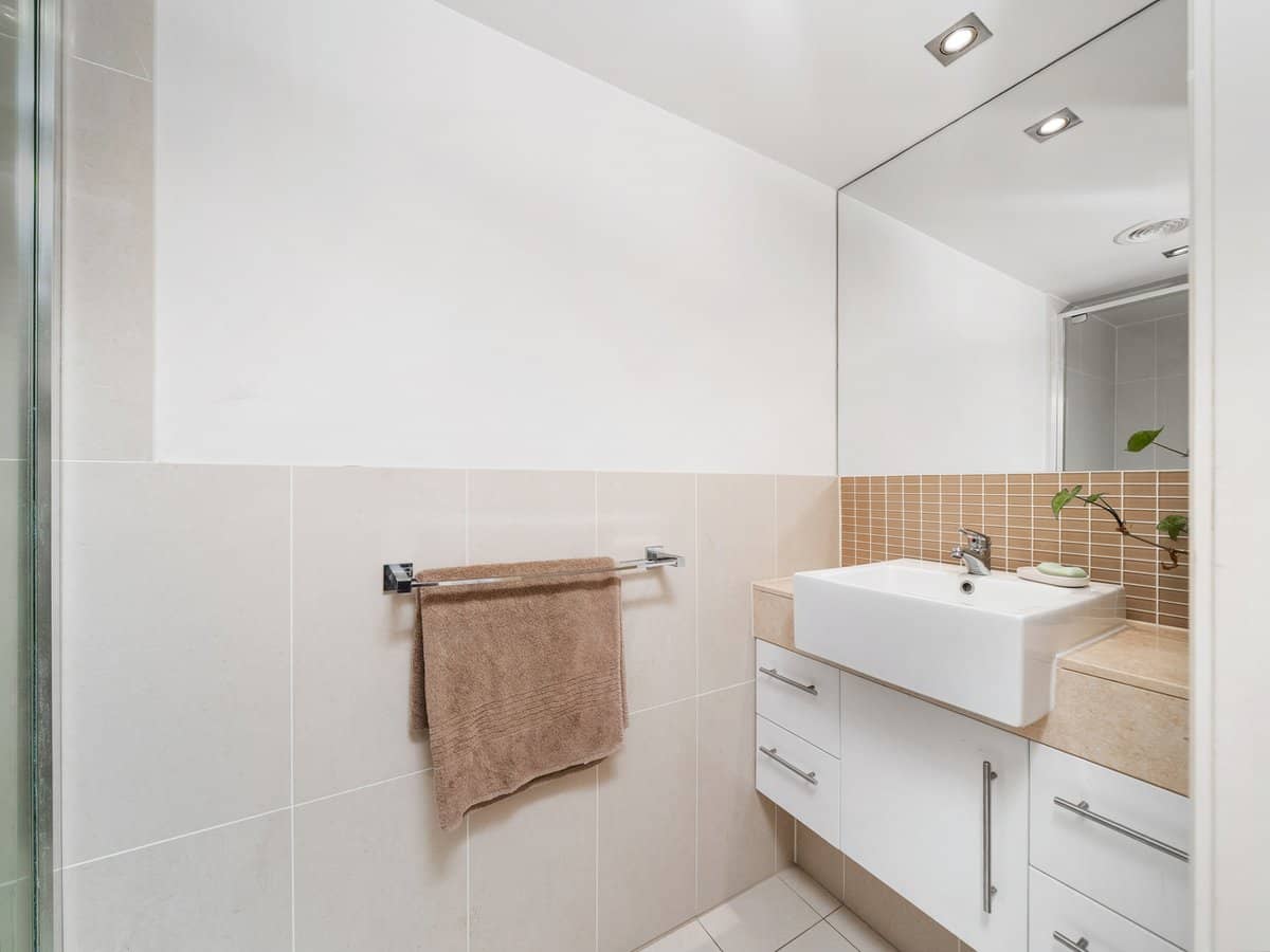 185 Redcliffe Parade, REDCLIFFE - Thumbnail 8