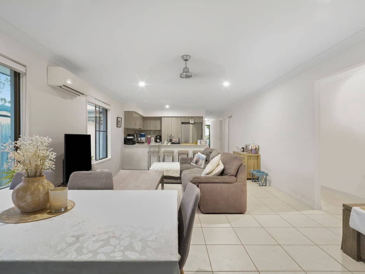 44 Haven Drive, HOLMVIEW - Thumbnail 2