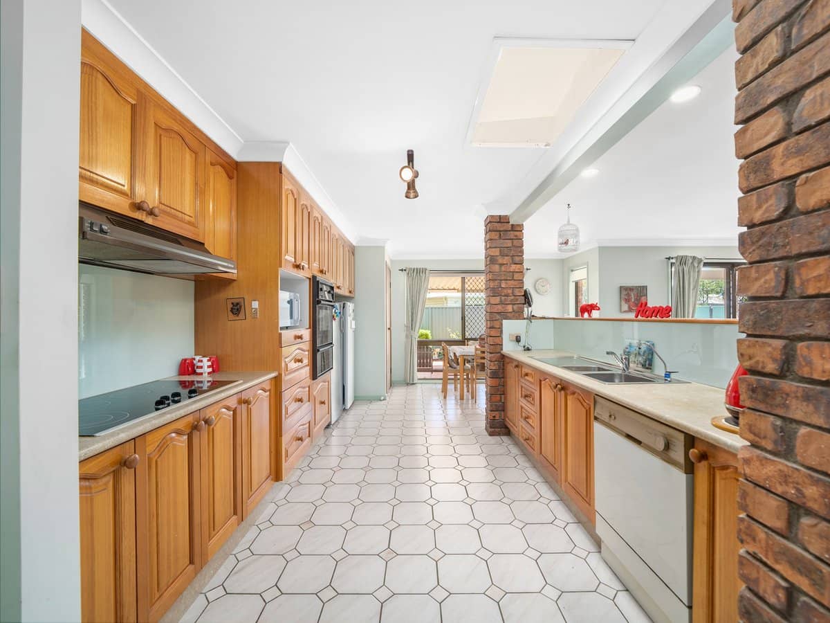 18 Featherstone Street, KIPPA-RING - Thumbnail 13