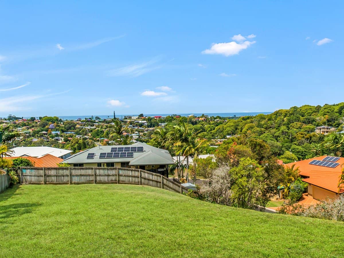 10 Kerry Court, BANORA POINT - Thumbnail 2