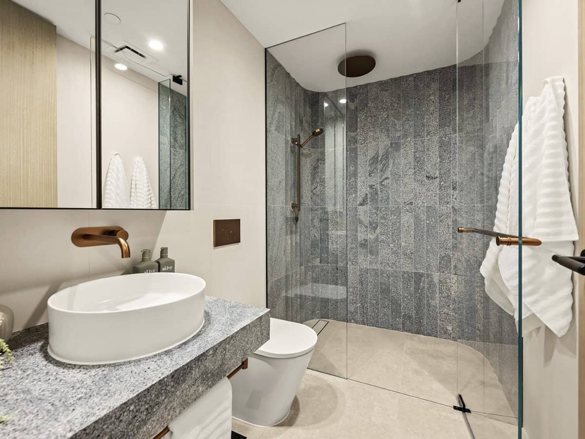 58 The Esplanade, Burleigh Heads - Thumbnail 2