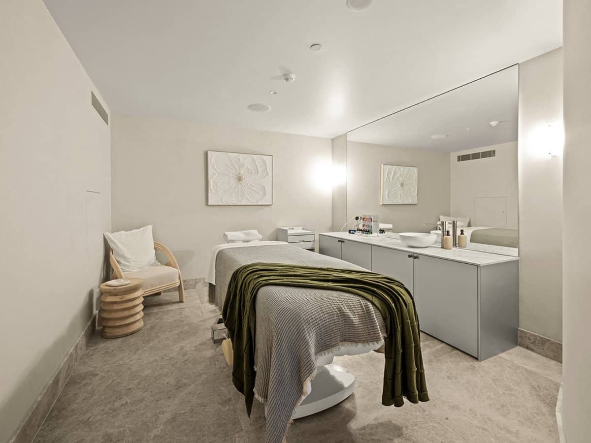 58 The Esplanade, Burleigh Heads - Thumbnail 21