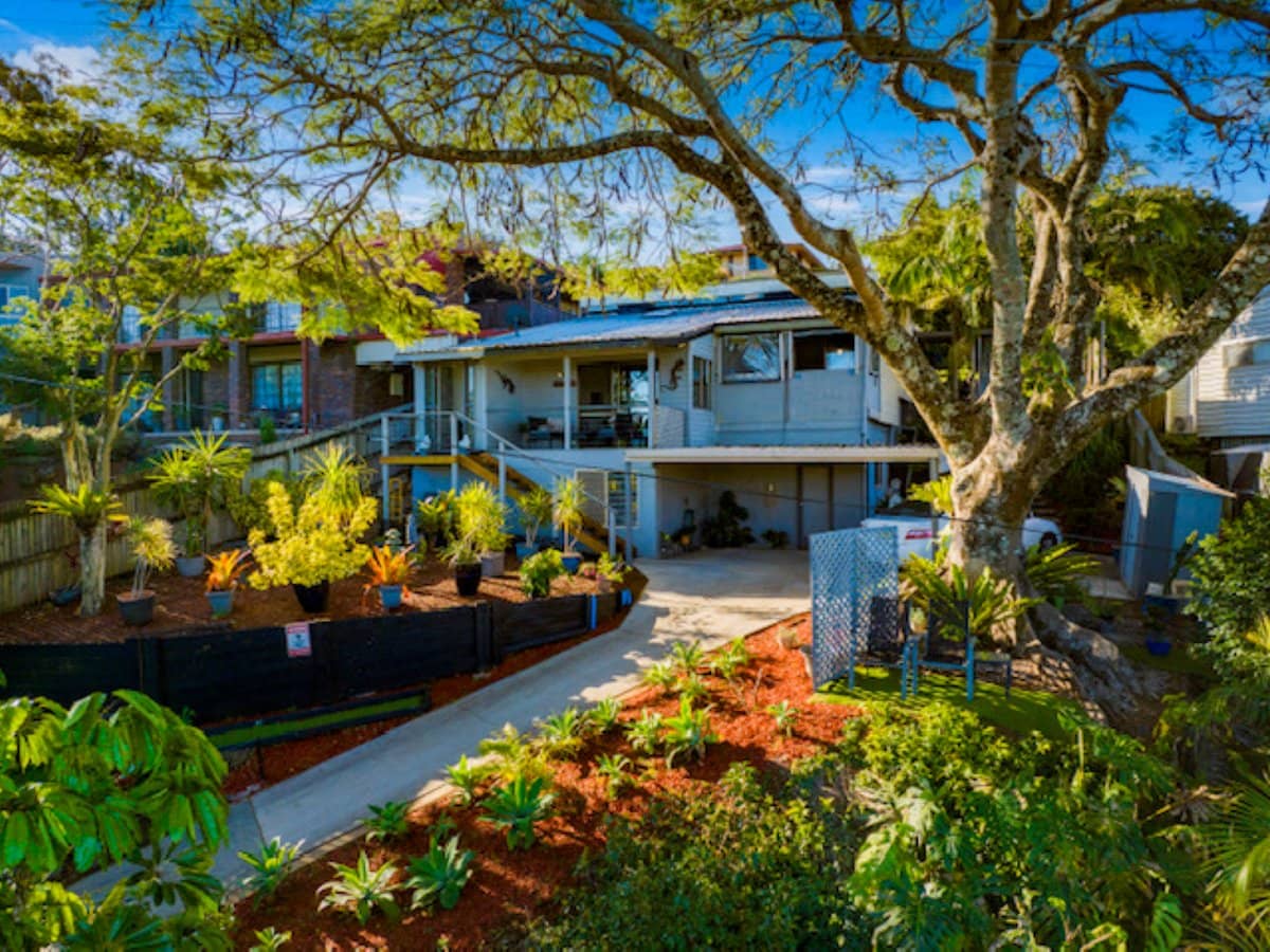 36 Broadwater Esplanade, BILAMBIL HEIGHTS - Thumbnail 2