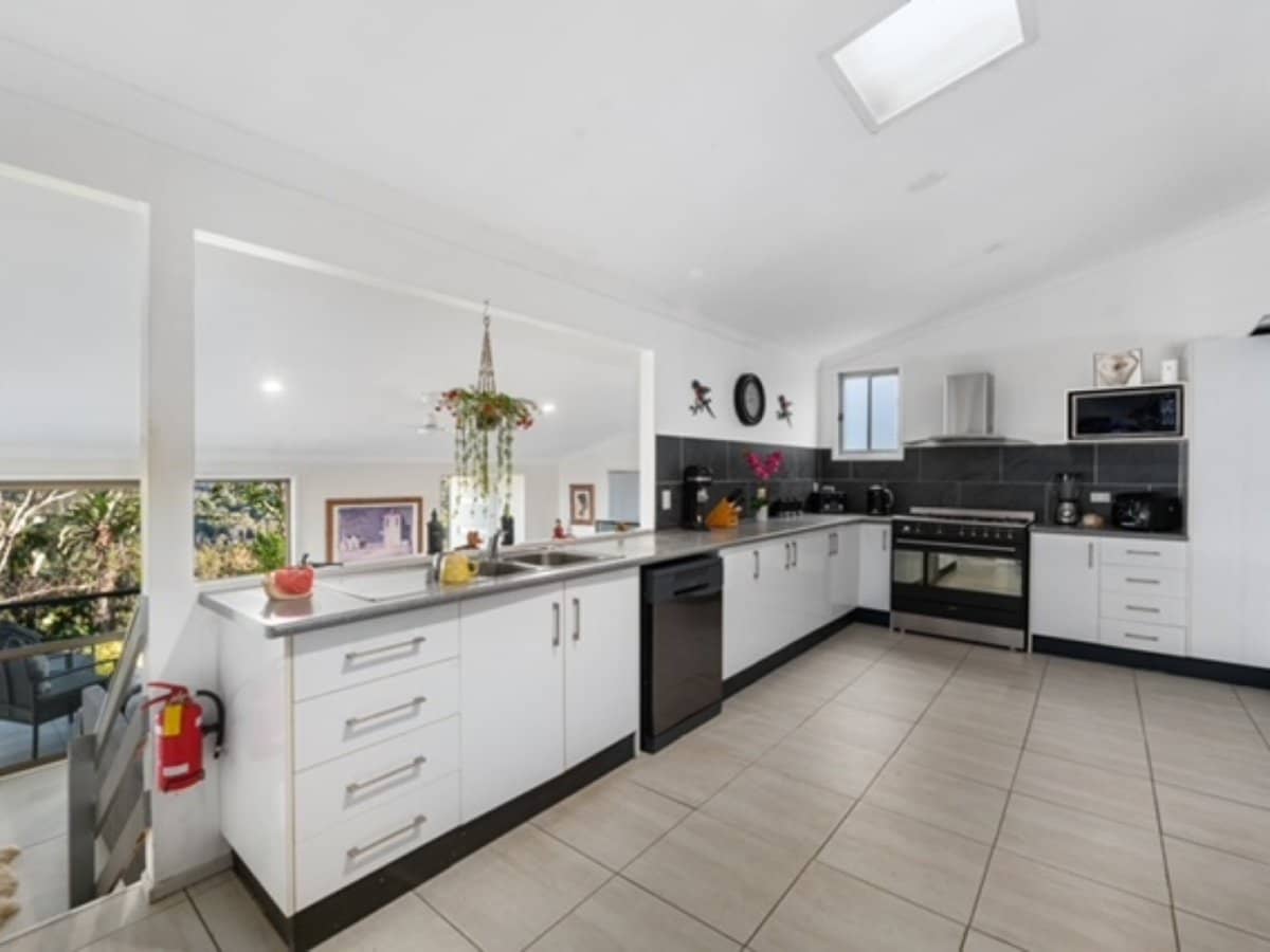 36 Broadwater Esplanade, BILAMBIL HEIGHTS - Thumbnail 4