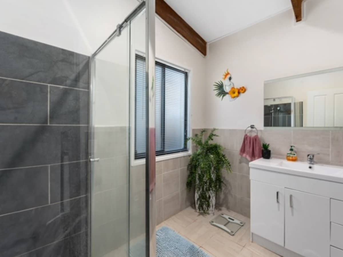 36 Broadwater Esplanade, BILAMBIL HEIGHTS - Thumbnail 9