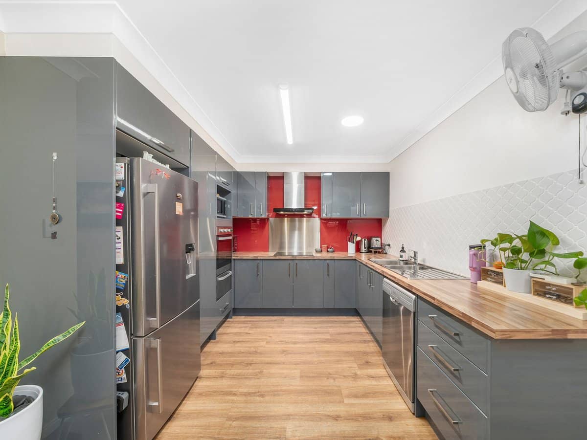 6 Callistemon Court, Rothwell - Thumbnail 3