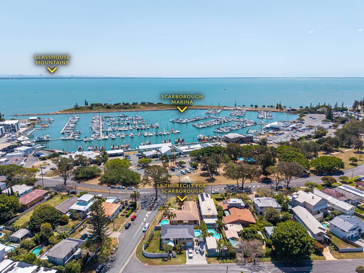 15 Thurecht Parade, SCARBOROUGH - Thumbnail 1