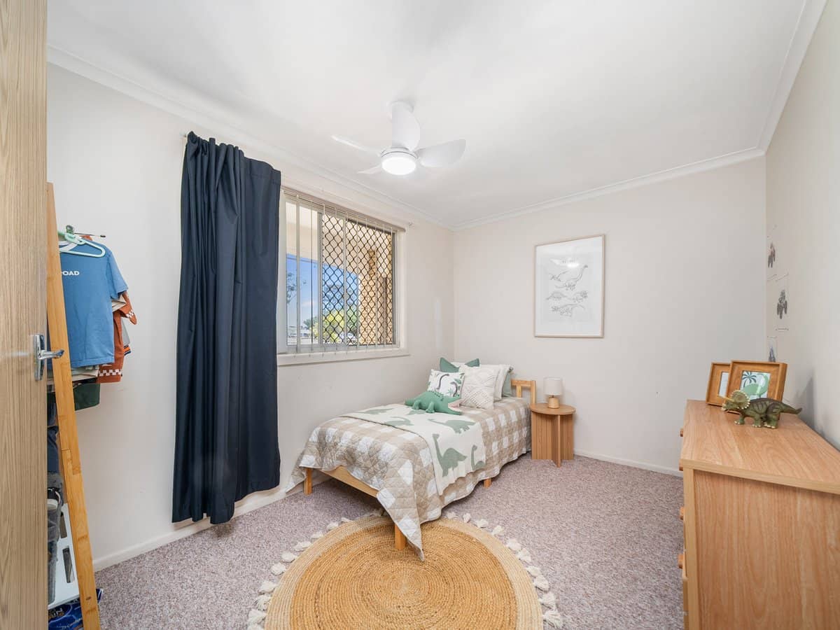 15 Thurecht Parade, SCARBOROUGH - Thumbnail 16