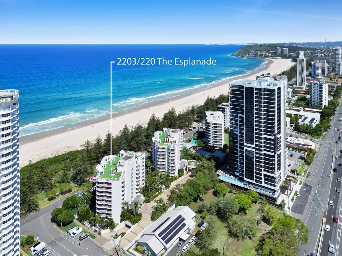 220 The Esplanade, Burleigh Heads - Thumbnail 2