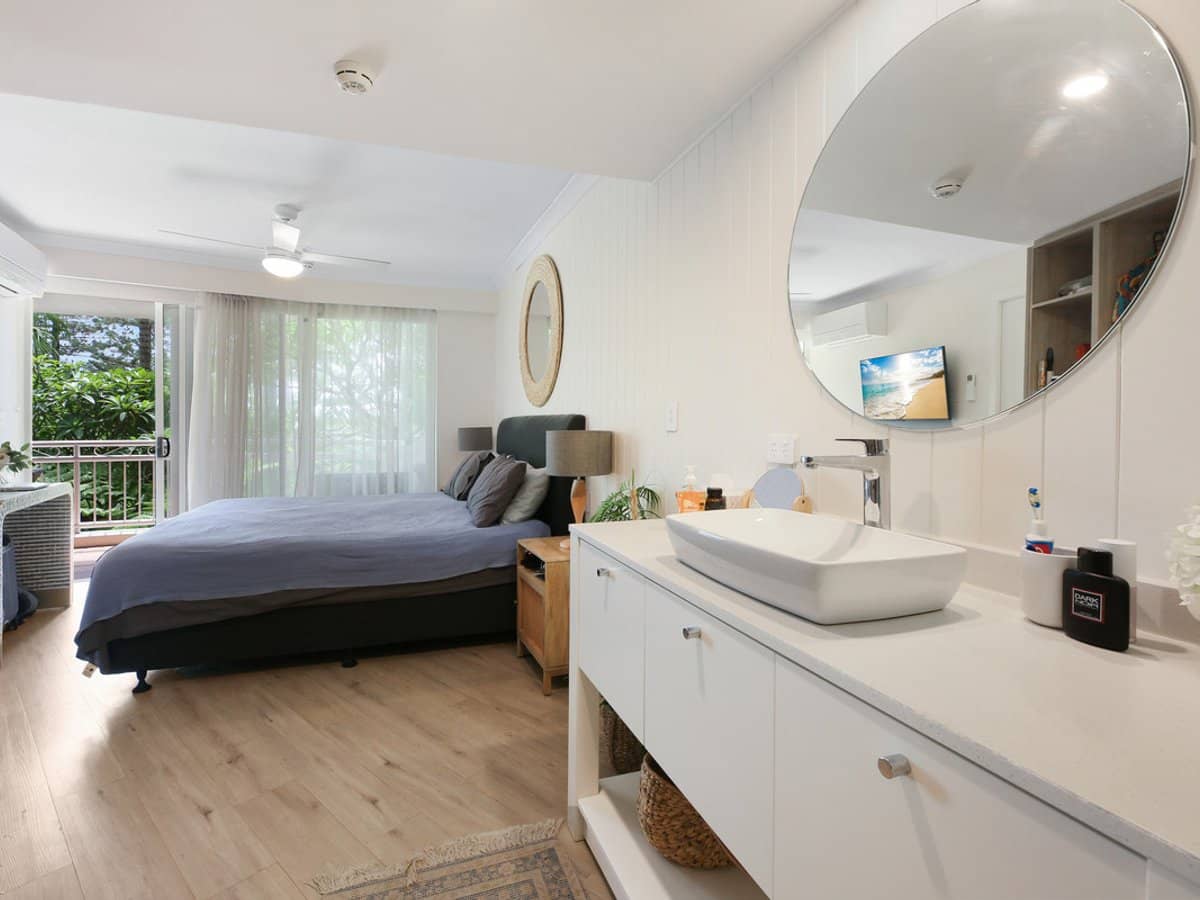 220 The Esplanade, Burleigh Heads - Thumbnail 14