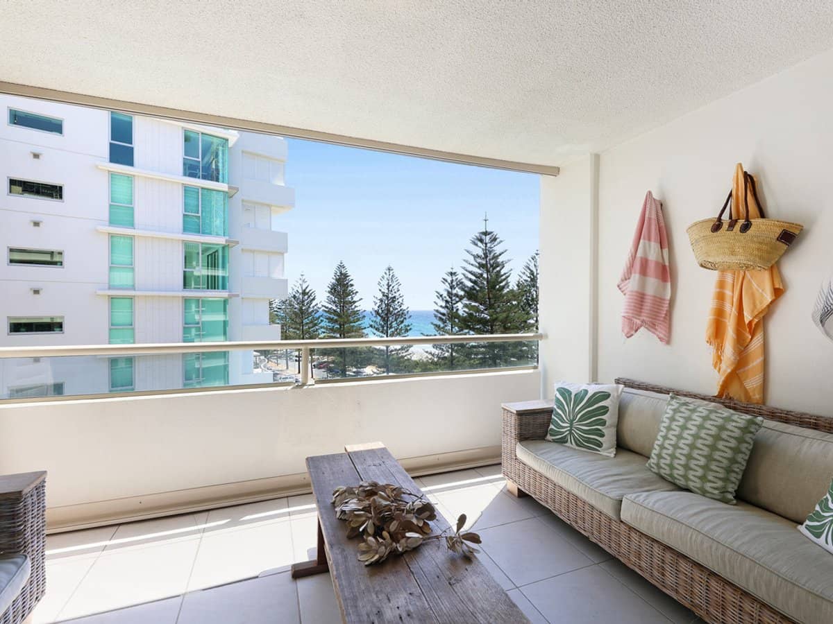100 The Esplanade, Burleigh Heads - Thumbnail 1