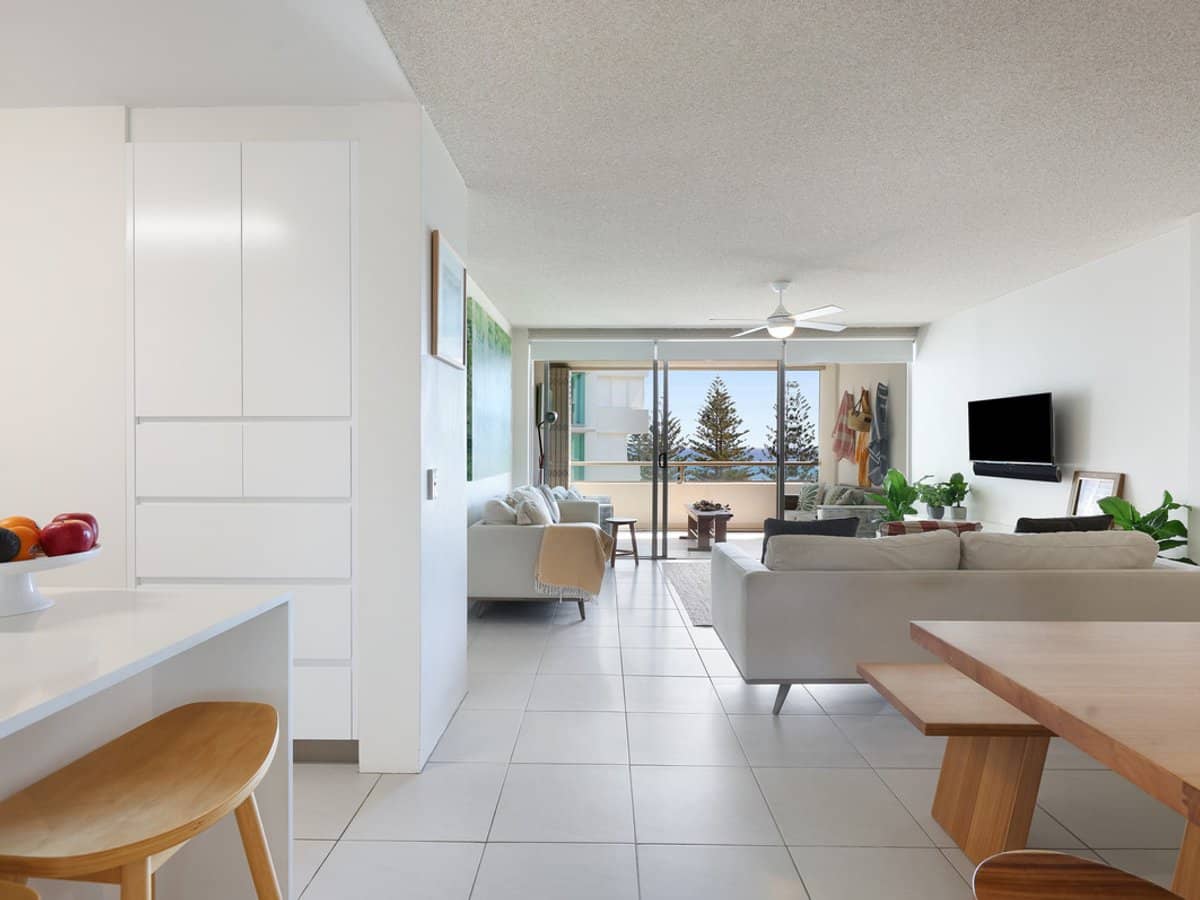 100 The Esplanade, Burleigh Heads - Thumbnail 2