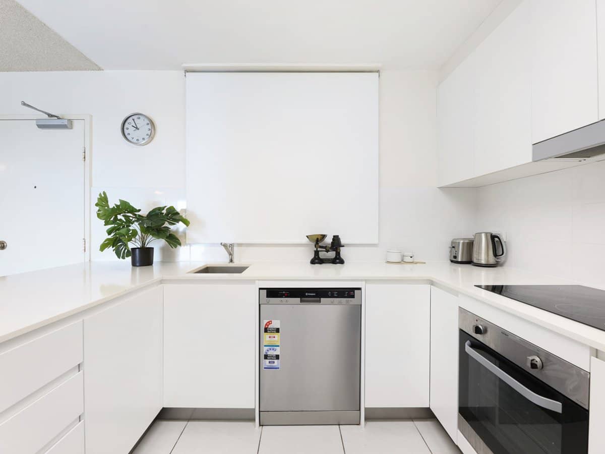 100 The Esplanade, Burleigh Heads - Thumbnail 4