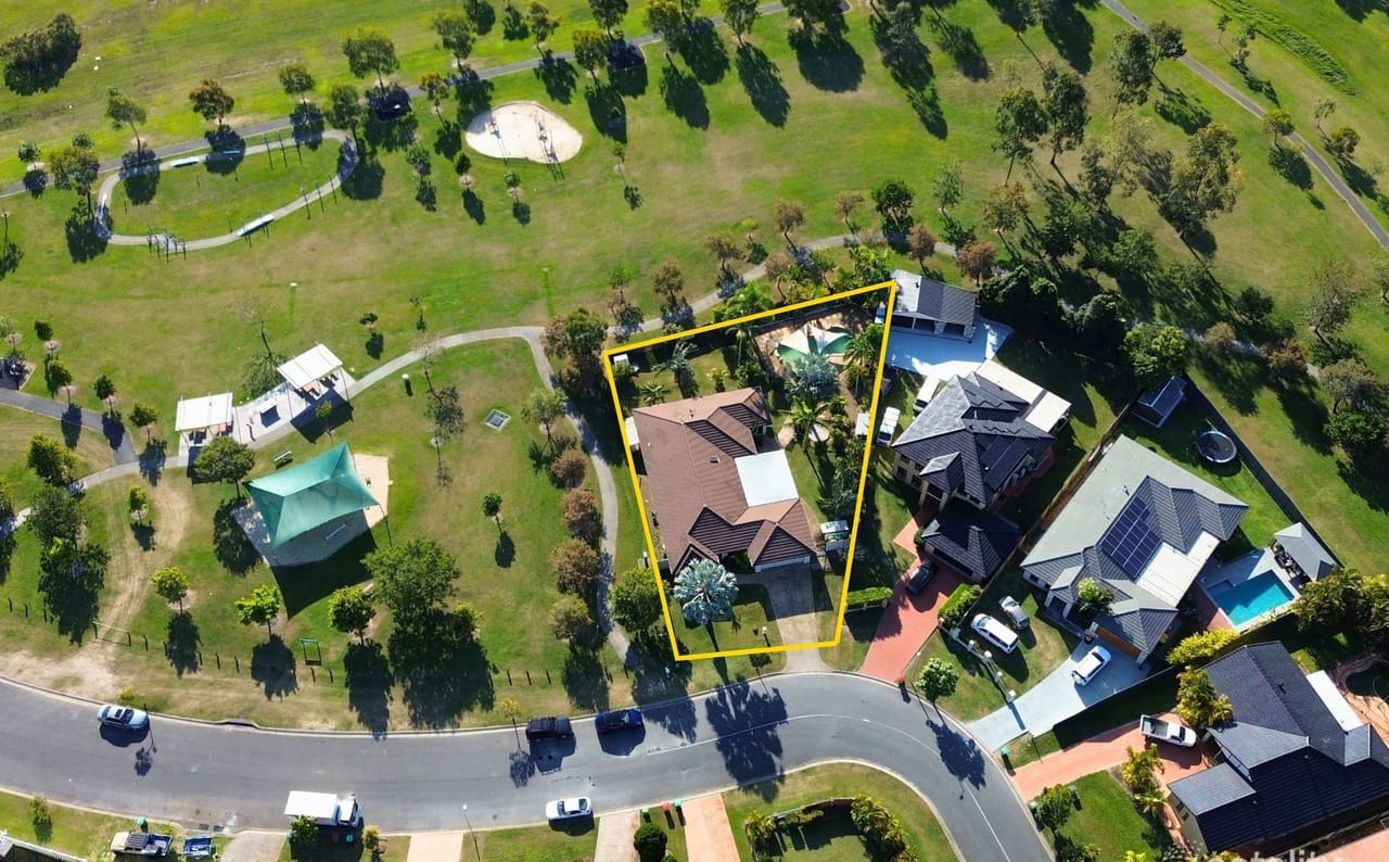 51 Coronet Crescent, Burleigh Waters - Thumbnail 3
