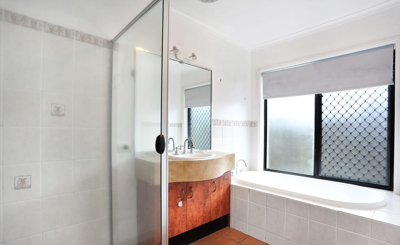 51 Coronet Crescent, Burleigh Waters - Thumbnail 10