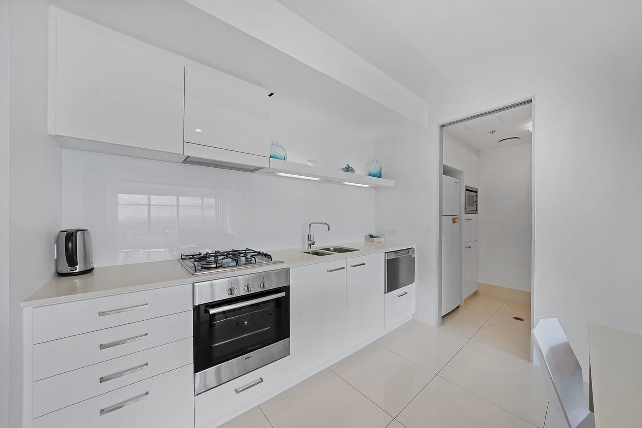 9 Hamilton Avenue, SURFERS PARADISE - Thumbnail 18