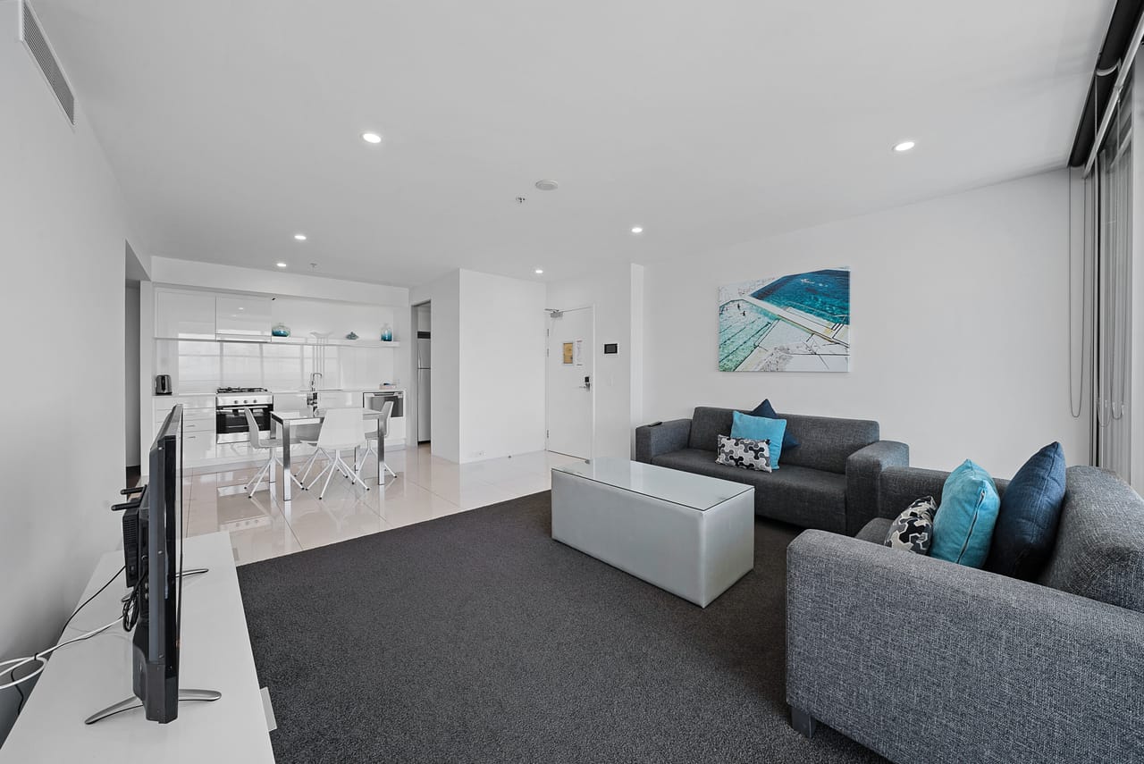 9 Hamilton Avenue, SURFERS PARADISE - Thumbnail 20