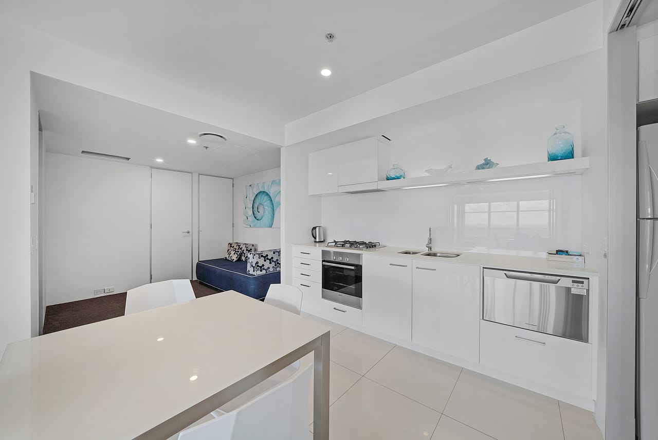 9 Hamilton Avenue, SURFERS PARADISE - Thumbnail 22