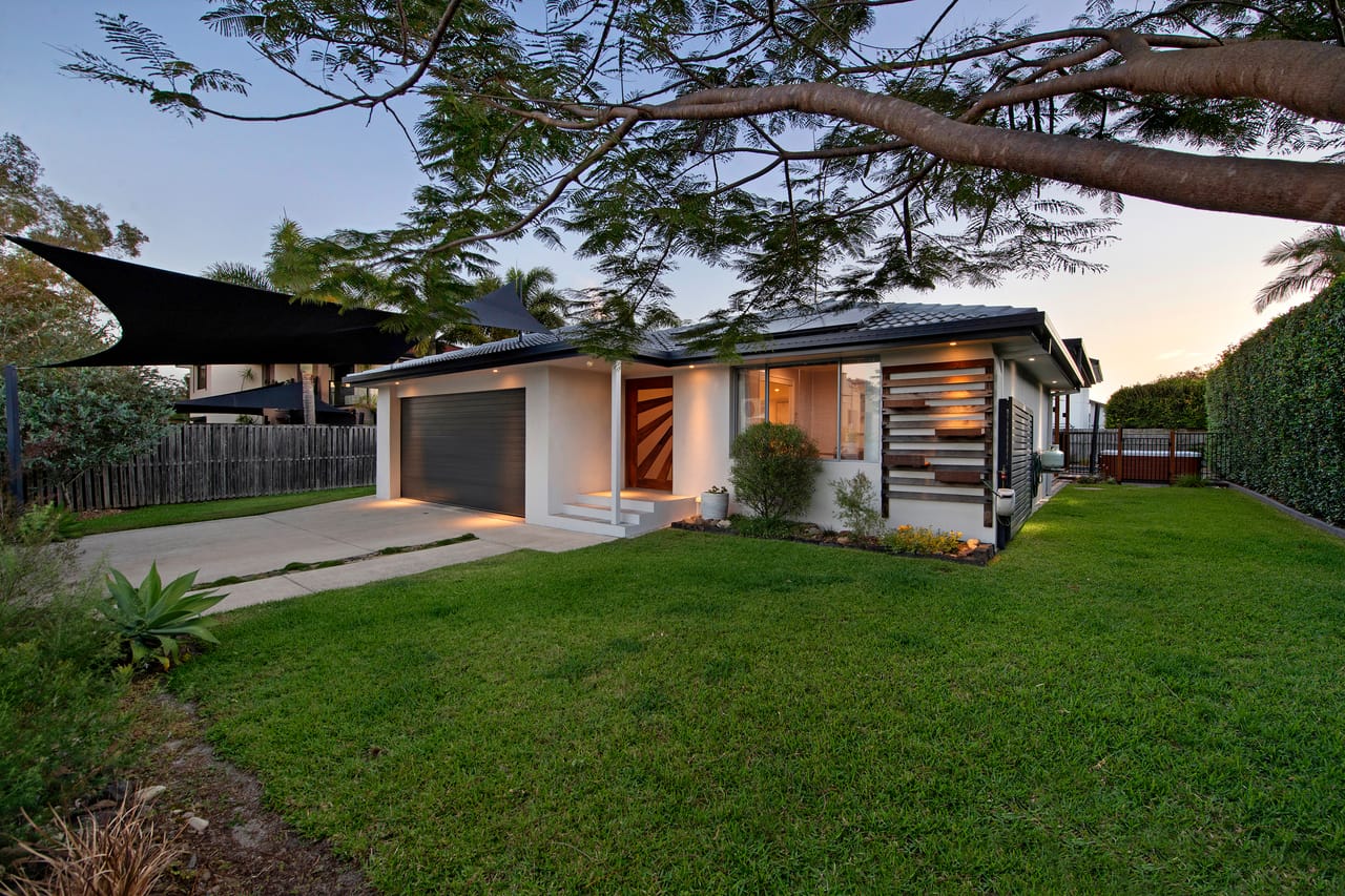 321 Rio Vista Boulevard, MERMAID WATERS - Thumbnail 2