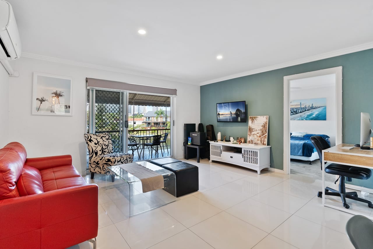 47 Hooker Boulevard, BROADBEACH WATERS - Thumbnail 2
