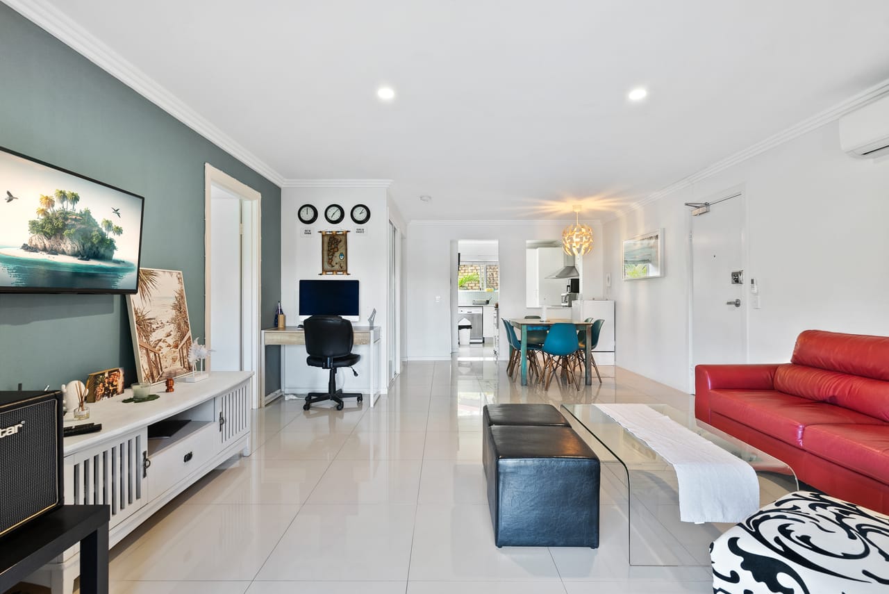 47 Hooker Boulevard, BROADBEACH WATERS - Thumbnail 3