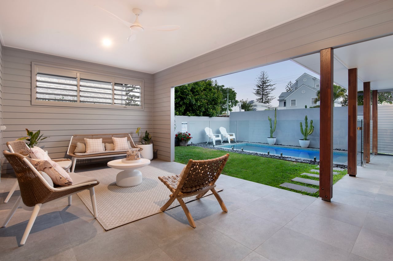 Property at 17 Francis Street, Mermaid Beach, QLD